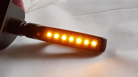 KIERUNKOWSKAZ MOTOCYKLOWY DYNAMICZNY PŁYNĄCY E8