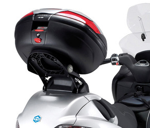 stelaż kufra centralnego (uchylny) piaggio mp3 125/250/300/400 '06-'11, mp3 touring 300/400 '11, mp3 business 300/500 '12-'14, mp3 sport 300/500 '12-'14 ( z płytą monokey )