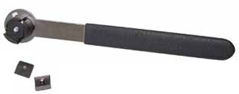 Narzędzie z elementami zaciskowymi do demontażu tłoczków hamulcowych