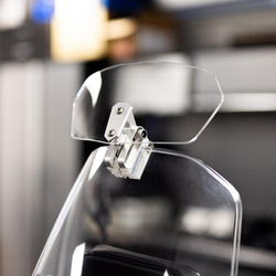 WINDSHIELD DEFLEKTOR REGULOWANY NA SZYBĘ PRZEŹROCZYSTY (CLEAR) 260 x 125MM