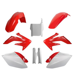 KOMPLET PLASTIKÓW (FULL KIT) HONDA CRF 250R '06-'07 W ZESTAWIE TABLICA PRZEDNIA (8661900001) I OSŁONY AMORTYZARORÓW (8351700001) KOLOR CZERWONO BIAŁY OEM