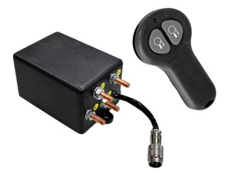 Pilot bezprzewodowy z odbiornikiem do wyciągarek - nowy typ wtyczki