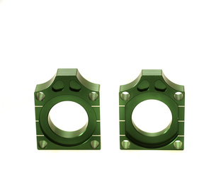 Napinacz tylnej ośki ze śrubą kawasaki kxf 250 '17-18 kolor zielony (kpl.-2szt.)