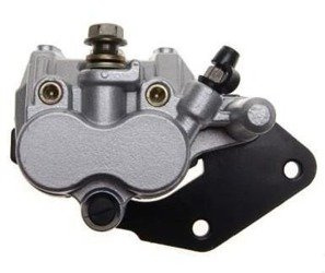 Zacisk hamulcowy tylny do skutera 50 / 125 / 150 ccm z klockami hamulcowymi