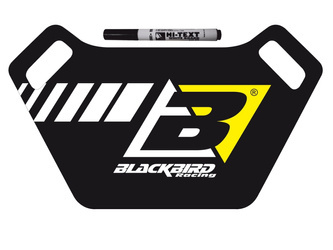 Tablica informacyjna zawodnika z flamasterm (pit board)