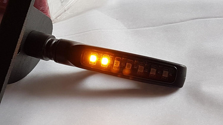 KIERUNKOWSKAZ MOTOCYKLOWY DYNAMICZNY PŁYNĄCY E8