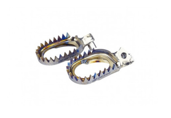 PODNÓŻKI PEGI TYTANOWE ANTI-MUD (PRZECIWBŁOTNE) KTM 85 SX '25, 125 - 300 SX '23-'25, 250 - 450 SXF '23-'25, HUSQVARNA 125 - 250 TC '23-'25, 250 - 450 FC '23-'25, TX 300 '23-'25, 350 / 450 FX '23-'25, GAS GAS '23-'25