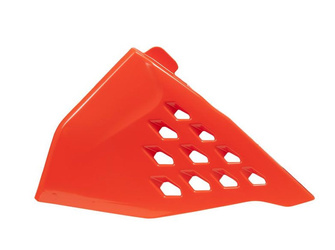 OSŁONA FILTRA POWIETRZA LEWA KTM SX 125/150/250 '19-'22, SXF 250/350/450 '19-'22, SXF 250/450 FACTORY EDITION '18-'21, XC/XC-F 250/300/350/450 '19-'22, EXC/EXC-F/XC-W/XCF-W 150/250/300/350/450/500 '20-'23 KOLOR POMARAŃCZOWY