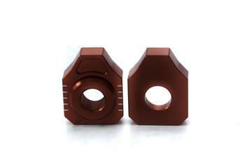 Napinacz tylnej ośki ze śrubą ktm sx 65 '16-20, husqvarna tc 65 '17-20 kolor pomarańczowy (kpl.-2szt.)