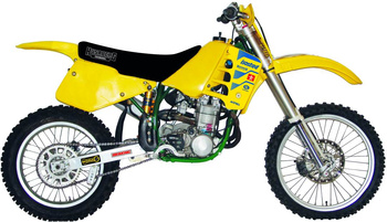 Pokrowiec/poszycie na siedzenie husaberg fe/f'90-'99, replica team husaberg '90, kolor czarny, logo husaberg