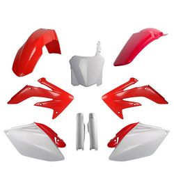 KOMPLET PLASTIKÓW (FULL KIT) HONDA CRF 250R '08 W ZESTAWIE TABLICA PRZEDNIA (8657500001) I OSŁONY AMORTYZARORÓW (8351700001) KOLOR CZERWONO BIAŁY OEM