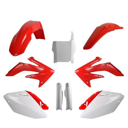 KOMPLET PLASTIKÓW (FULL KIT) HONDA CRF 250R '04-'05 W ZESTAWIE TABLICA PRZEDNIA (8661900001) I OSŁONY AMORTYZARORÓW (8351700001) KOLOR CZERWONO BIAŁY OEM